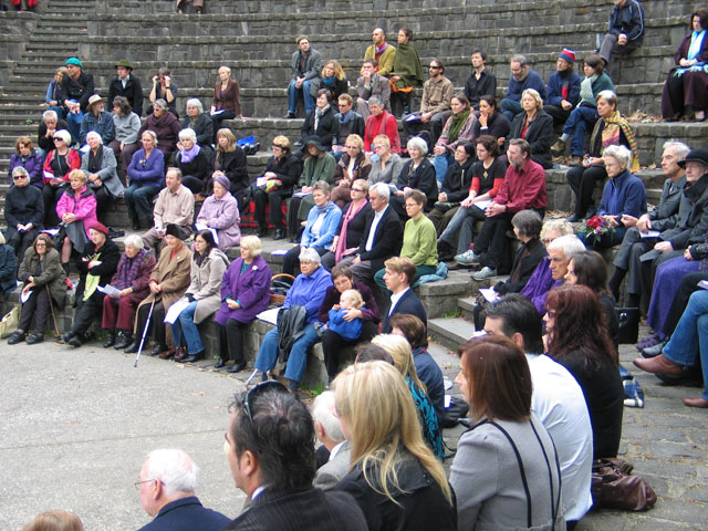 amphitheatre audience Gilbert, Amadis, Lesley Ha