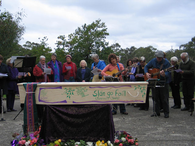 group sings 'Bread and Roses', 'Slan Go Foill' on